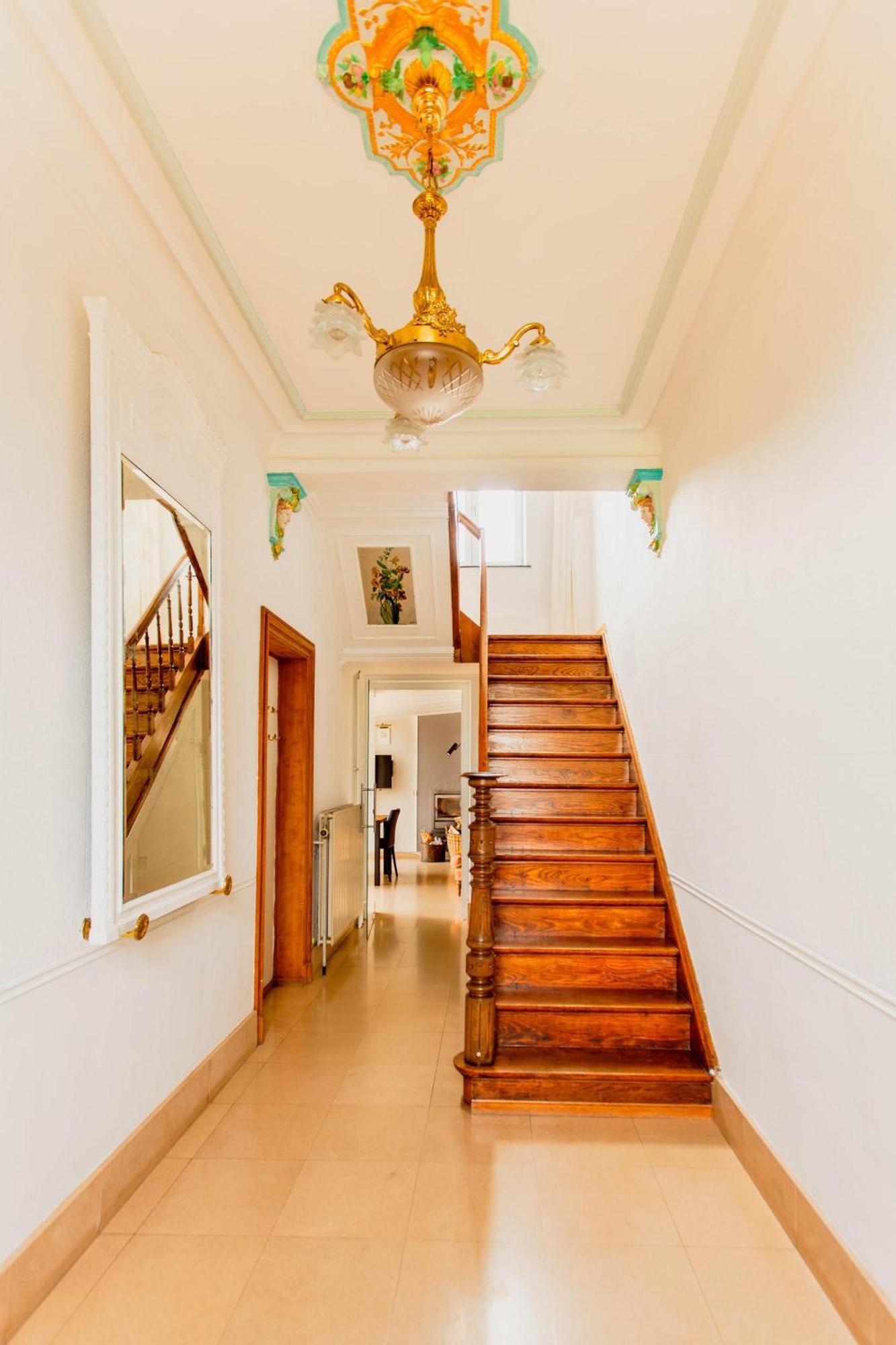 Beautiful Mansion With Swimming Pool And Jacuzzi Villa Bilzen