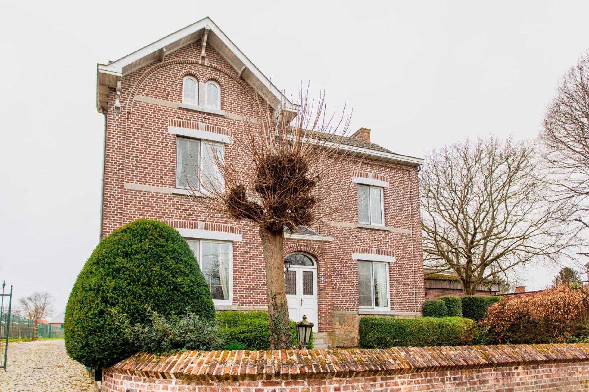 Villa Beautiful Mansion With Swimming Pool And Jacuzzi *