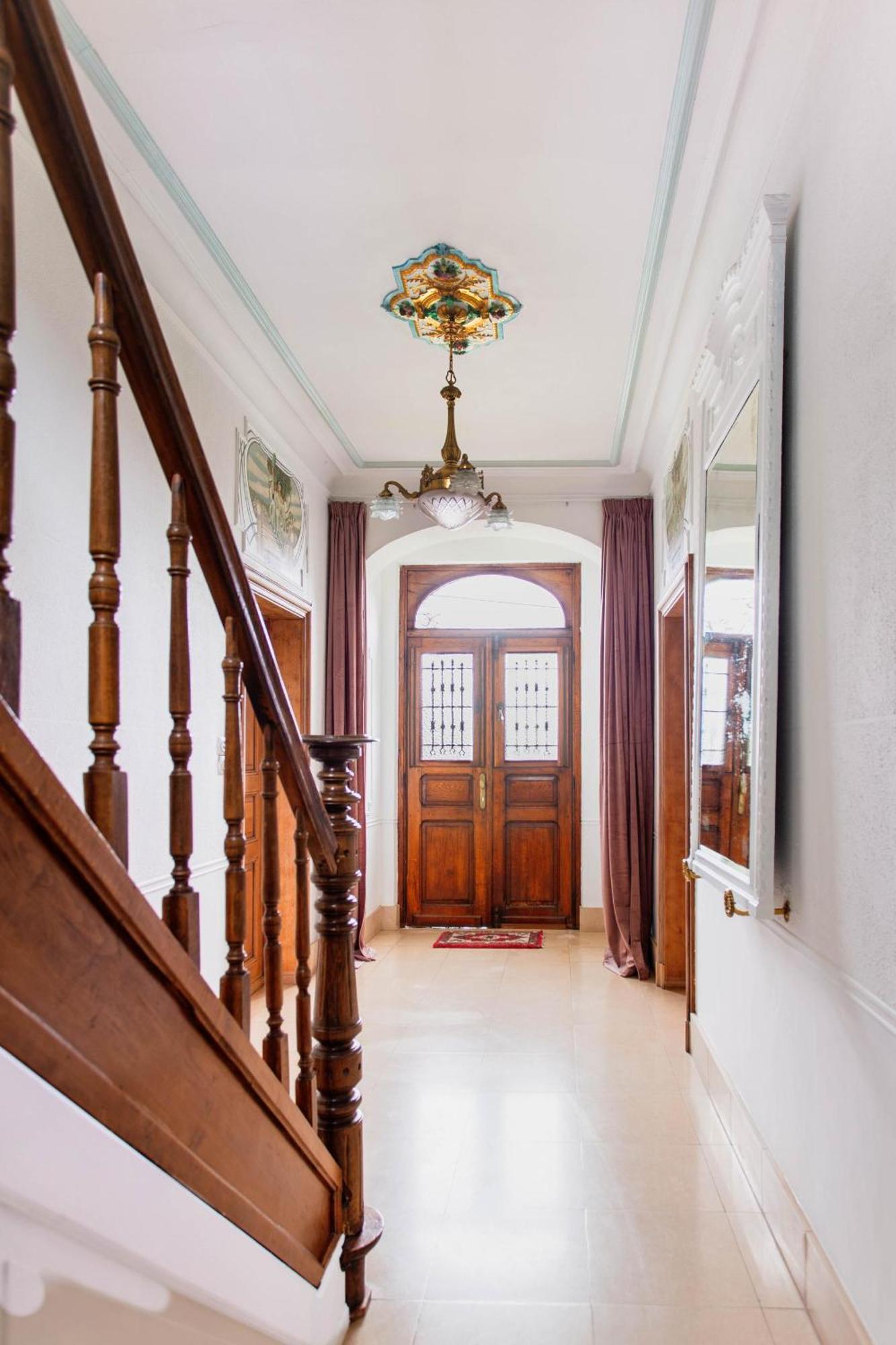 Villa Beautiful Mansion With Swimming Pool And Jacuzzi